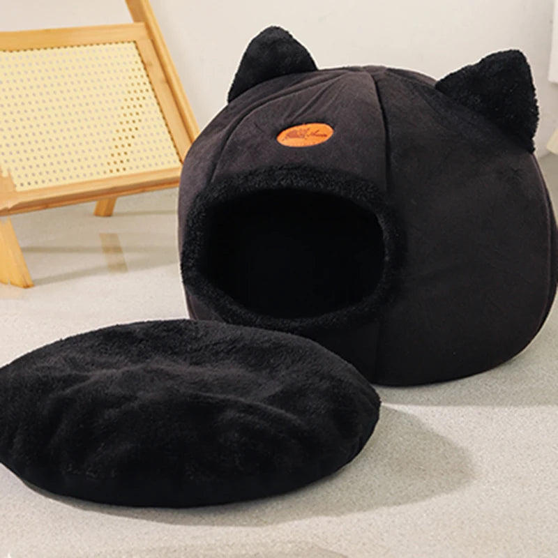 Comfortable bed for cat in winter